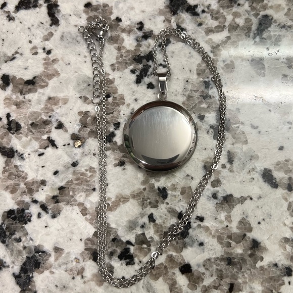 Silver Locket - Picture 4 of 5